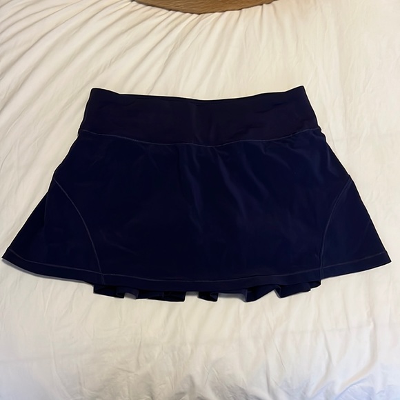 lululemon athletica Dresses & Skirts - Lululemon size 4 reg tennis skirt - excellent condition